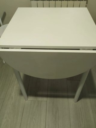 Mesa de cocina extensible con sillas