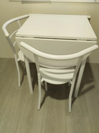 Mesa de cocina extensible con sillas