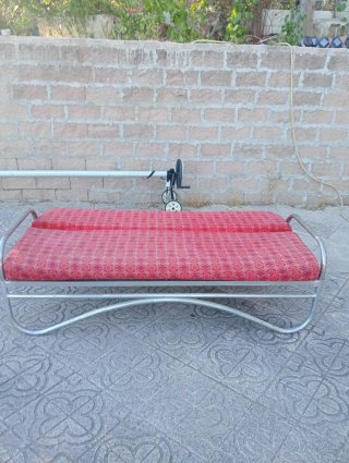Sofá Cama Metálico y Tela Rojo