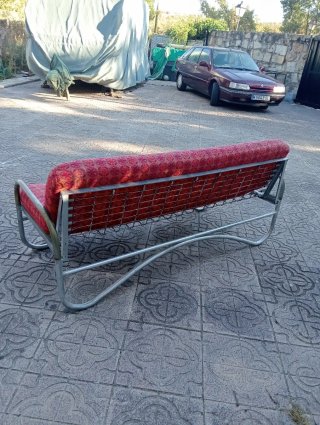 Sofá Cama Metálico y Tela Rojo