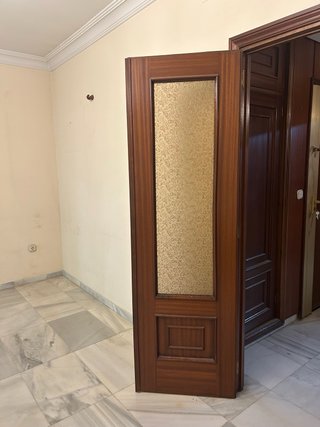 Puerta madera y cristal