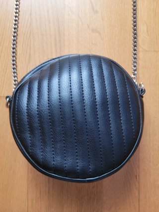 Bolso redondo Zara negro acolchado