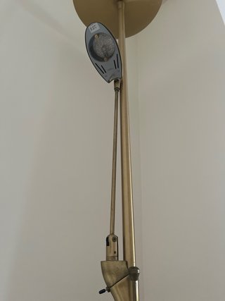 Lámpara de pie dorada metal