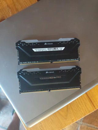 Corsair Vengeance RGB Pro 16GB (2x8GB) DDR4 3200MH