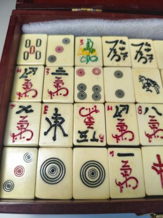 Antiguo juego de Mahjong artesanal