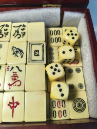 Antiguo juego de Mahjong artesanal