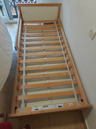 Cama Ikea Sniglar con somier, barrera y colchón.