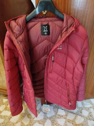 Chaqueta acolchada plumas Altus roja