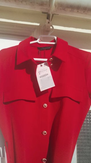 Vestido midi rojo con cinturón