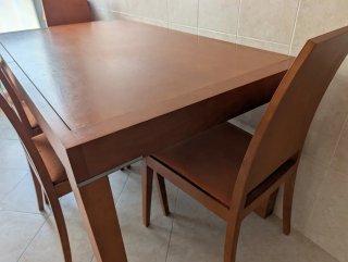 Mesa comedor extensible y 4 sillas madera