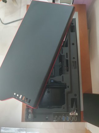 Caja de ordenador sobremesa NZXT H440 Negra y Roja