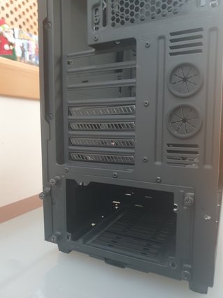 Caja de ordenador sobremesa NZXT H440 Negra y Roja
