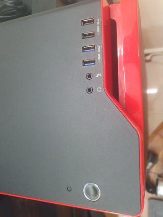 Caja de ordenador sobremesa NZXT H440 Negra y Roja