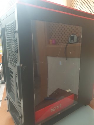 Caja de ordenador sobremesa NZXT H440 Negra y Roja