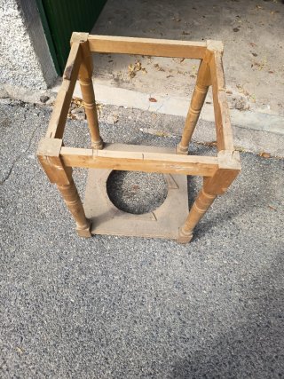 Armazón de mesa para brasero de madera