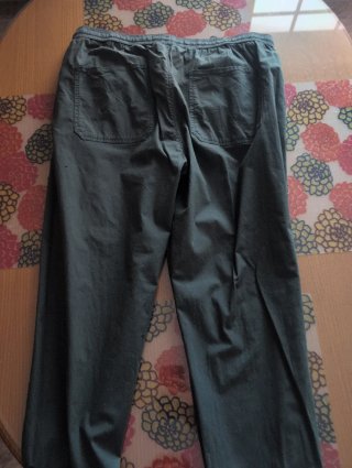 Pantalón Zara verde con cordón
