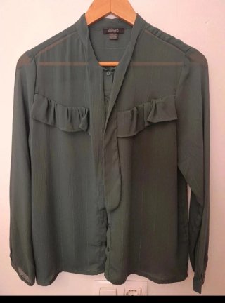 Blusa verde Esmara con lazo en el cuello