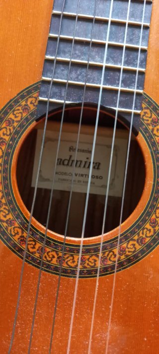 Guitarra Admira Virtuoso Clásica