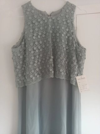 Vestido largo verde con encaje