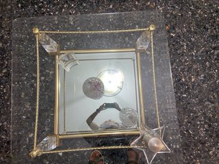 Mesa centro cristal y metacrilato dorado