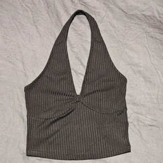 Top halter negro acanalado