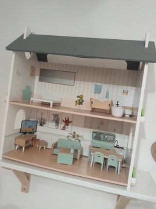 Casa de muñecas de madera