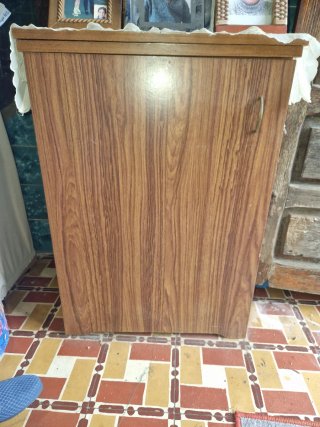 Máquina de coser Alfa con mueble