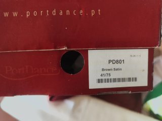 Zapatos de baile dorados y marrones con purpurina