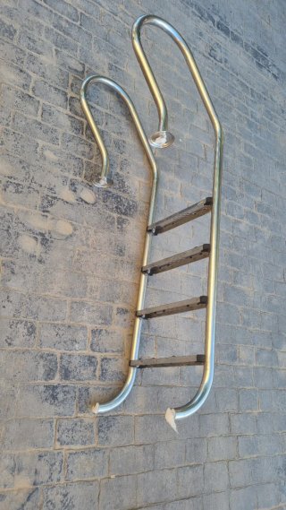 Escalera piscina 4 peldaños Inoxidable