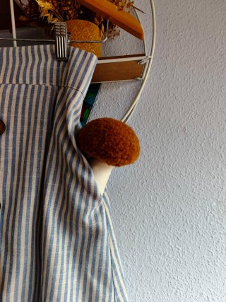 Falda midi rayas con botones  y bolsillos