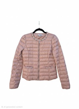 Anorak rosa claro con pedrería