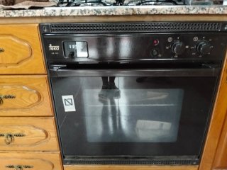 Horno Teka por estrenar todos los accesorios