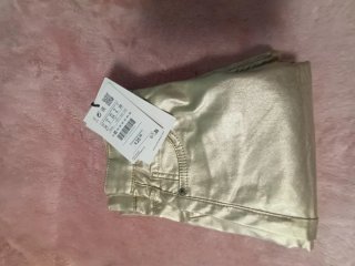 Pantalón dorado metalizado