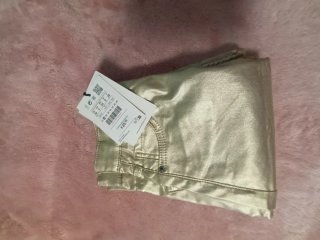 Pantalón dorado metalizado