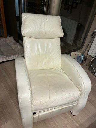 Sillón individual de piel blanco