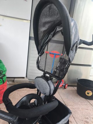 Triciclo con manillar de empuje