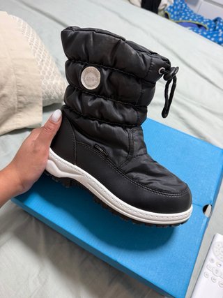 Botas de nieve niño talla 35 con calcetines nuevos