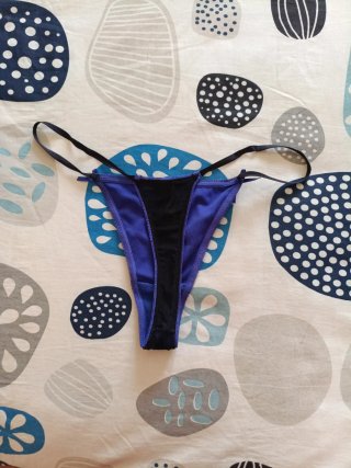 Picardía negra y azul con encaje