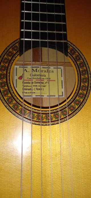 Guitarra flamenca artesanal