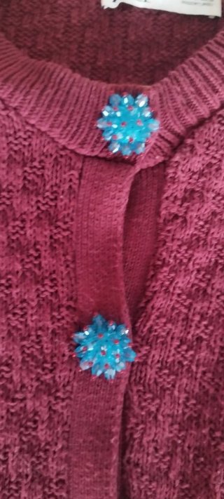 Chaqueta Zara punto botones joya M. color Burdeos