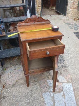 Mesita de noche de madera para restaurar