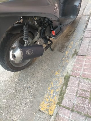 Tubo de escape para scooter
