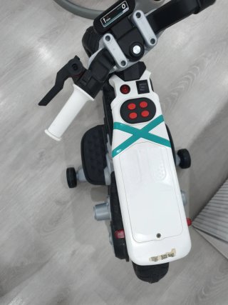 Moto Eléctricade batería Infantil Negra y Blanca