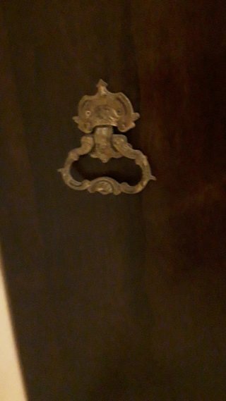 Piano de pared de madera