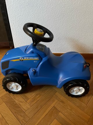 Tractor de juguete New Holland azul