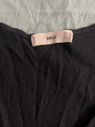 Jersey Mango Negro Talla S con Hombros Fruncidos