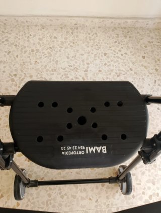 Andador Bami Forta con asiento y bolsa