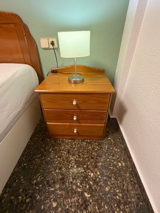 cabecero y 2 mesitas
