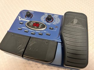 Pedal Behringer V-Amp Guitarra