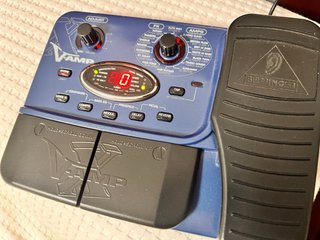Pedal Behringer V-Amp Guitarra